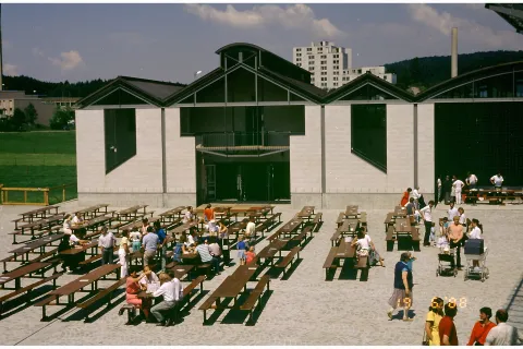 Schulzentrum Höchi, Einweihungsfest vor Aula