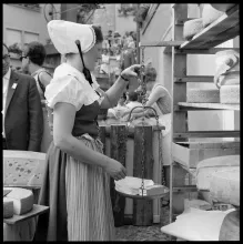 Badenfahrt-Markt, Käse-Verkäuferin