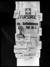 Namensschildchen und Armbinden für Ennetbadener Bevölkerung